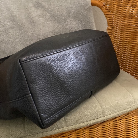 Vince Camino very soft black leather handbag. - Picture 5 of 14